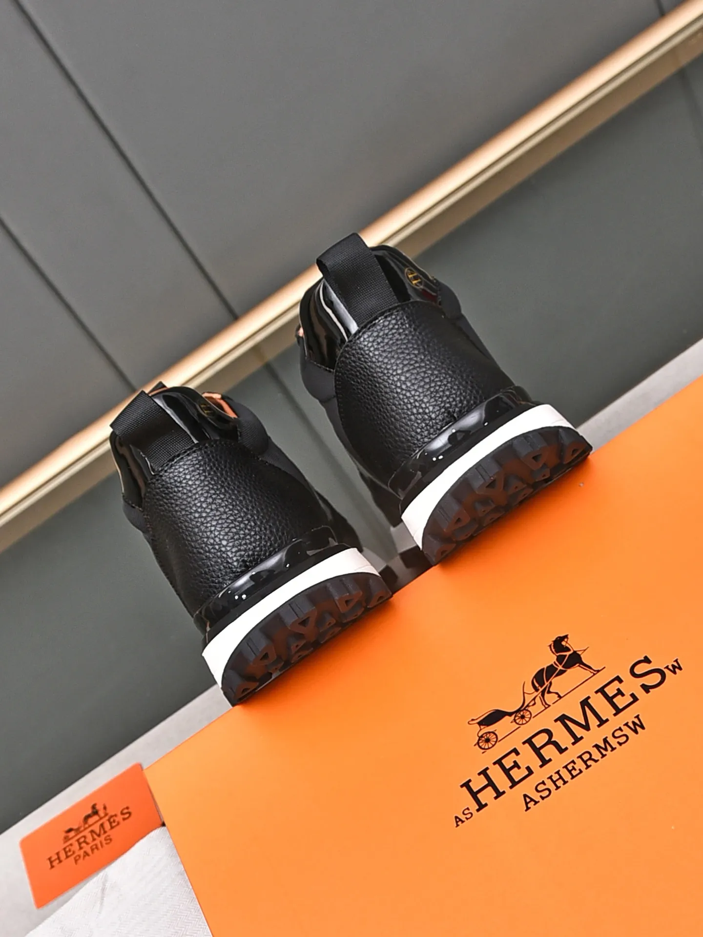 📛📛📛PPP480 (Hermes high-top)🆕Men's color-blocked sneakers, decorated with textured calfskin details. Spliced ​​with original cowhide, this shoe draws inspiration from the equestrian world, integrating technical details and practical functions. Breathable sheep lining, rubber wear-resistant outsole, high-end quality, every detail is perfectly combined! Size: 38-44 (45 can be customized)